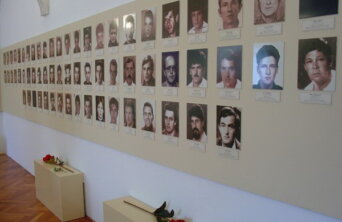 Srebrenica-Potocari-Memorial-Center-Cemetery_resize